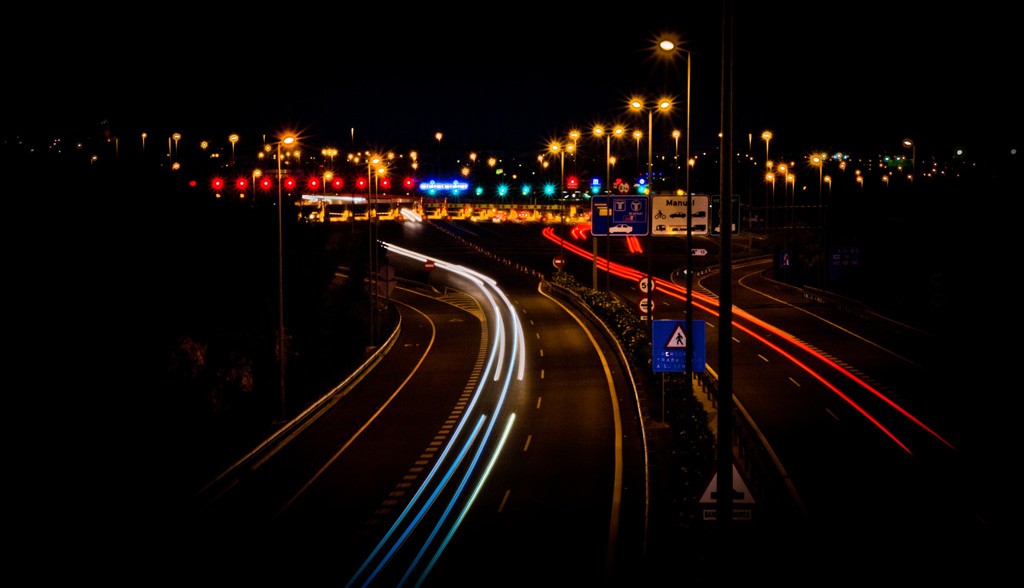 img src="http://www.parisingenieros.com/autopista.jpg" alt="Servicio de obras civiles"