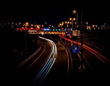 img src="http://www.parisingenieros.com/autopista.jpg" alt="Servicio de obras civiles"