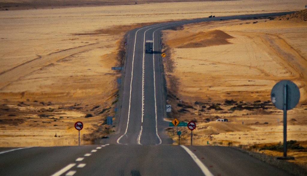 img src="http://www.parisingenieros.com/carretera.jpg" alt="Servicio de obras civiles"