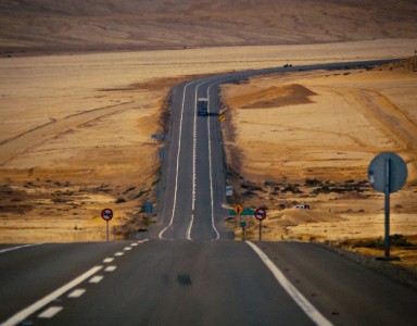 img src="http://www.parisingenieros.com/carretera.jpg" alt="Servicio de obras civiles"